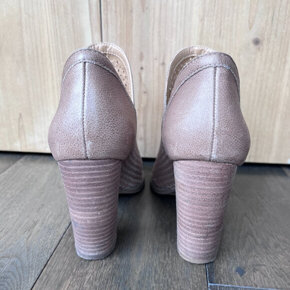 Lucky Brand Tan Peep Toe Booties Size 6 Heeled Perforated Ankle Sandals Shoes - Picture 6 of 8